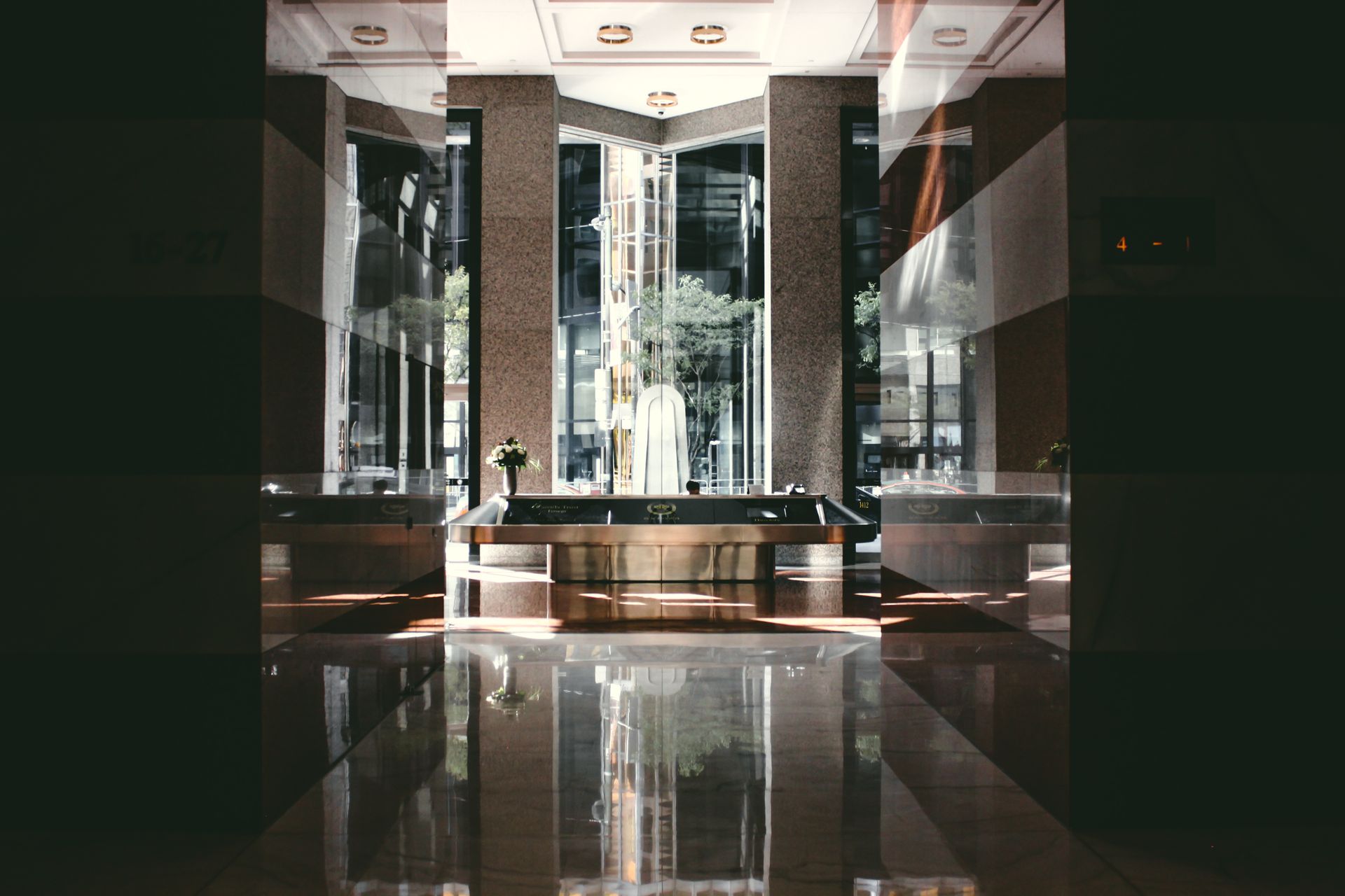 Pearl metallic high-gloss floor